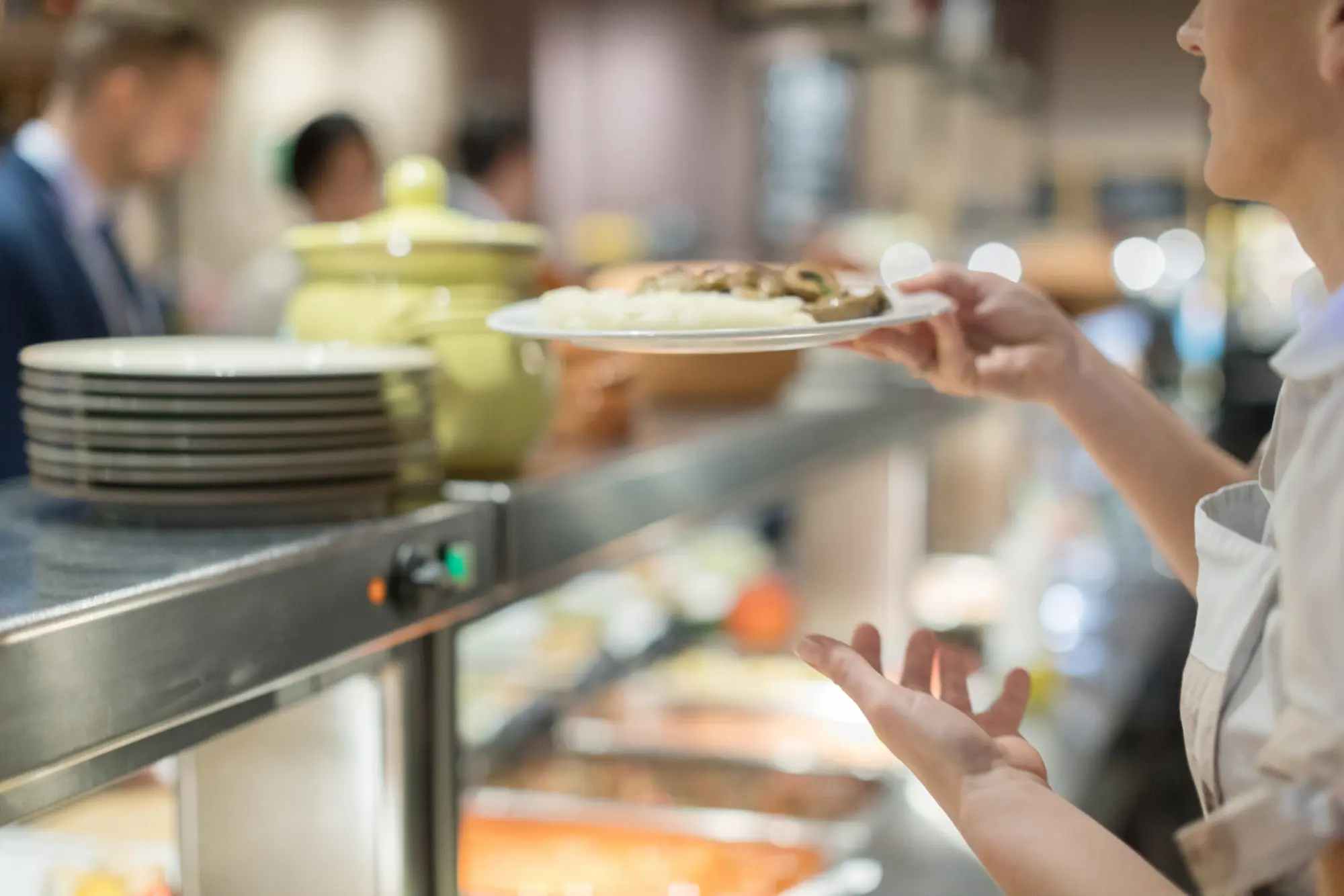 servicio de cafeterias institucionales-comedor industrial -deliers- plato en barra